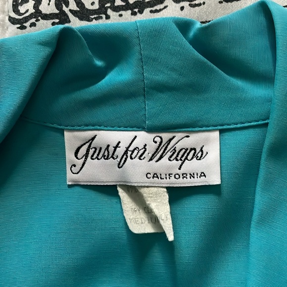 Clearing closet color is Turquoise not blue - Picture 4 of 5